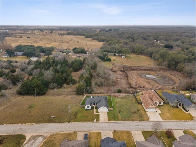 1001 Meadow Wood, Caldwell, TX 77836