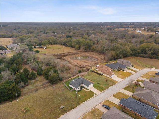 1001 Meadow Wood, Caldwell, TX 77836