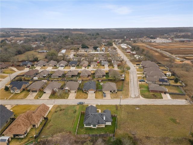 1001 Meadow Wood, Caldwell, TX 77836