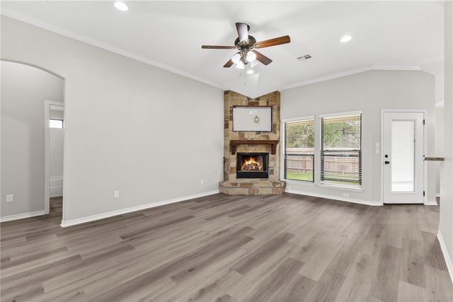 1001 Meadow Wood, Caldwell, TX 77836