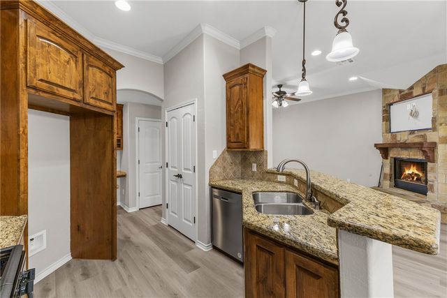 1001 Meadow Wood, Caldwell, TX 77836