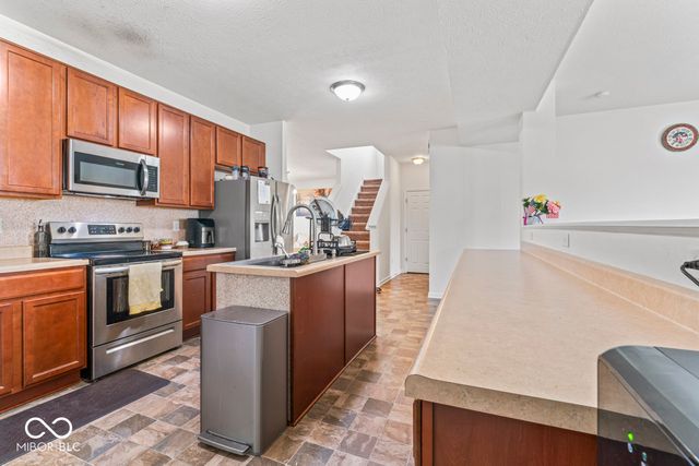 5924 Wintersweet Lane, Whitestown, IN 46075