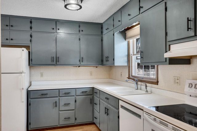 2631 Lakeshore DRIVE, La Crosse, WI 54603