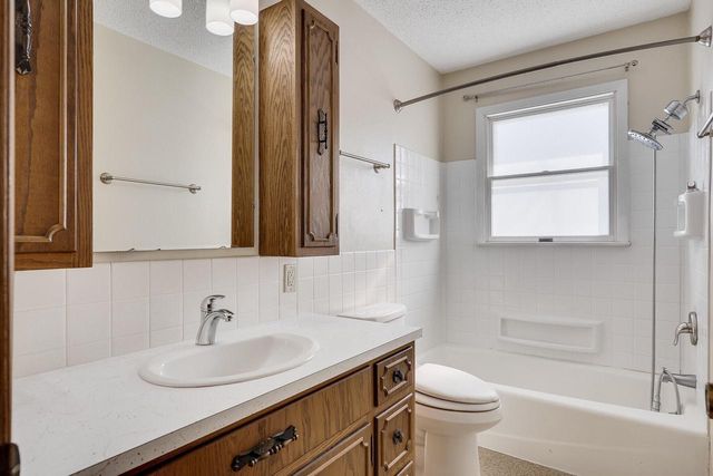 2631 Lakeshore DRIVE, La Crosse, WI 54603