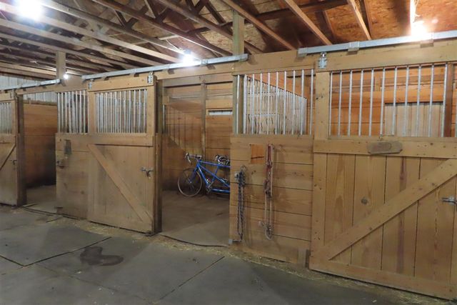 22680 Davis Lake Street, Edwardsburg, MI 49112