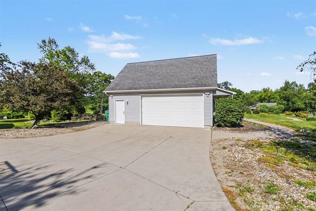22680 Davis Lake Street, Edwardsburg, MI 49112
