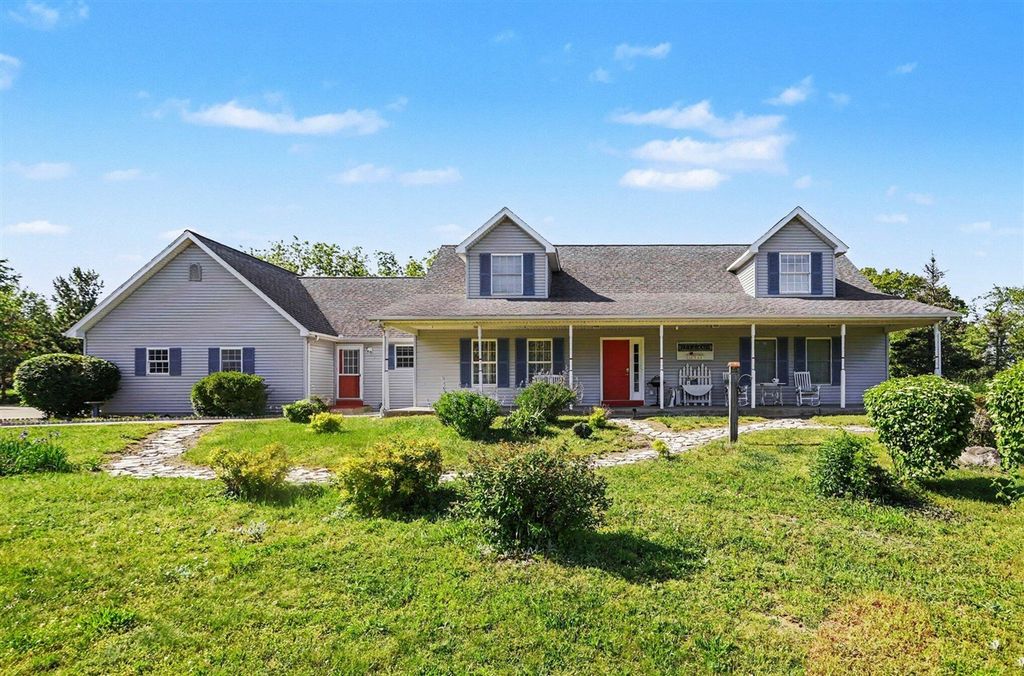 22680 Davis Lake Street, Edwardsburg, MI 49112