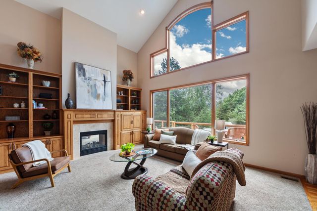 715 Crosby Drive, Hudson, WI 54016