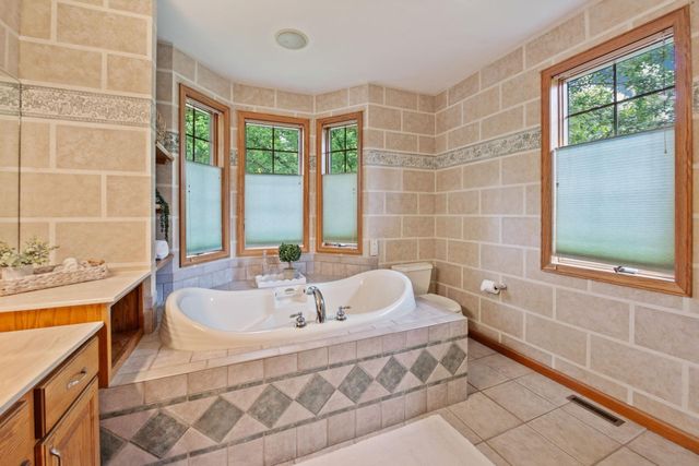 715 Crosby Drive, Hudson, WI 54016