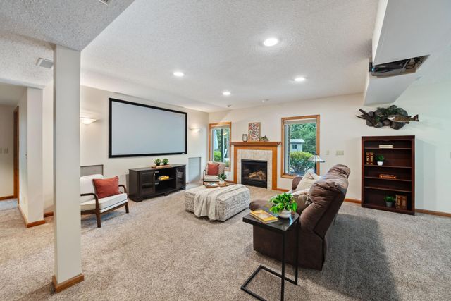 715 Crosby Drive, Hudson, WI 54016