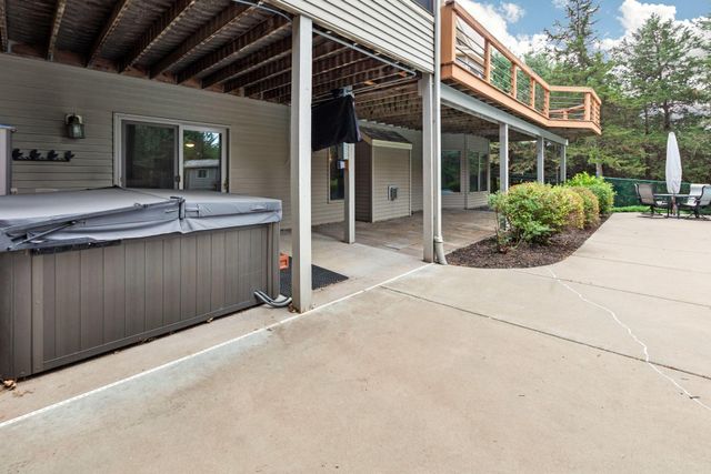 715 Crosby Drive, Hudson, WI 54016