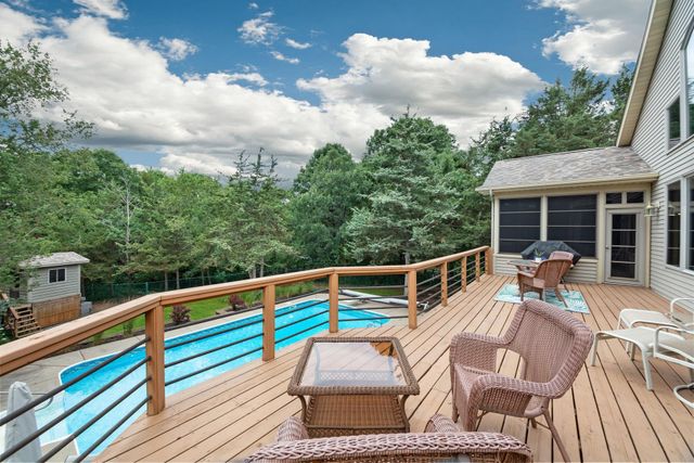 715 Crosby Drive, Hudson, WI 54016
