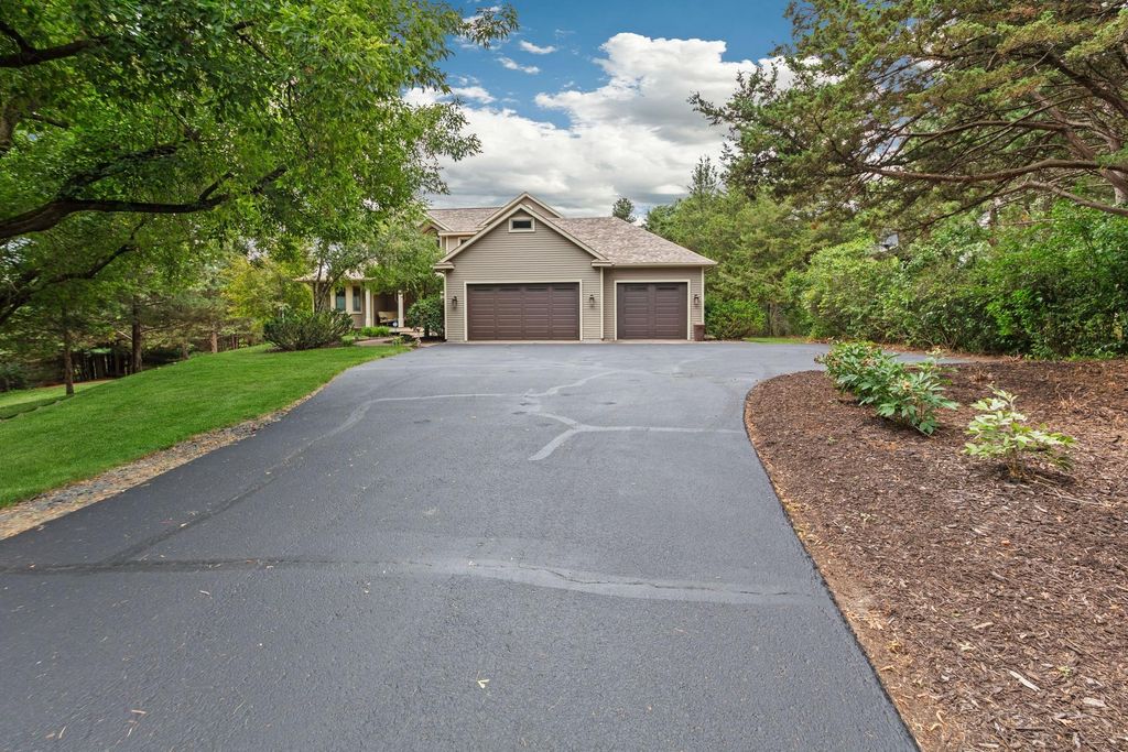 715 Crosby Drive, Hudson, WI 54016