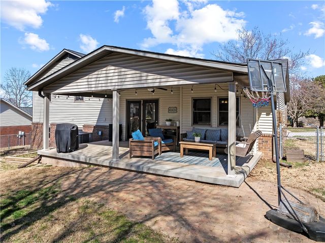 202 Pebble Beach Drive, Harrison, AR 72601