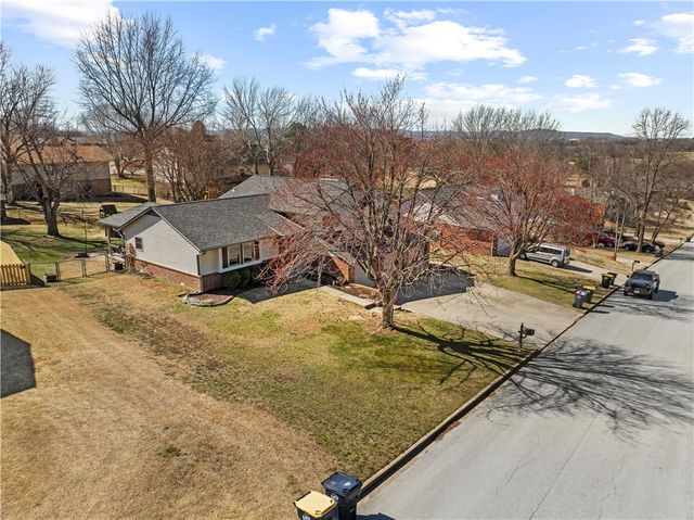 202 Pebble Beach Drive, Harrison, AR 72601