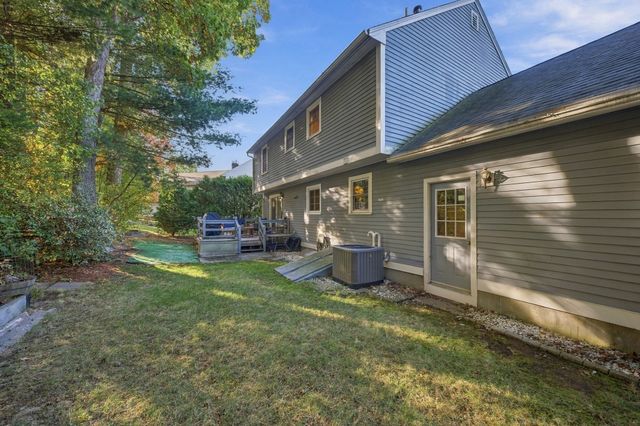 88 Stonegate Rd 88, Chelmsford, MA 01824