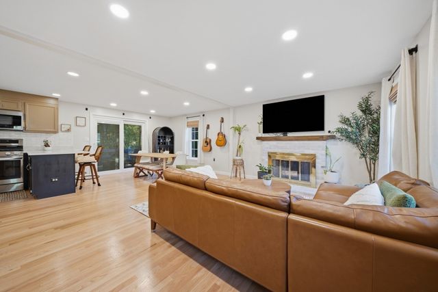 88 Stonegate Rd 88, Chelmsford, MA 01824