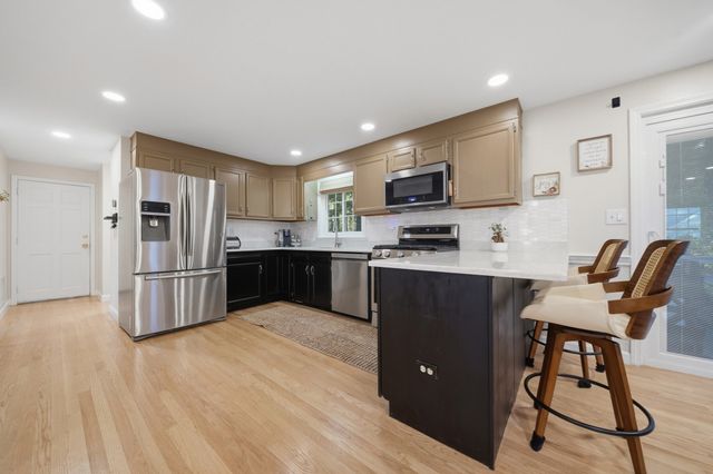 88 Stonegate Rd 88, Chelmsford, MA 01824