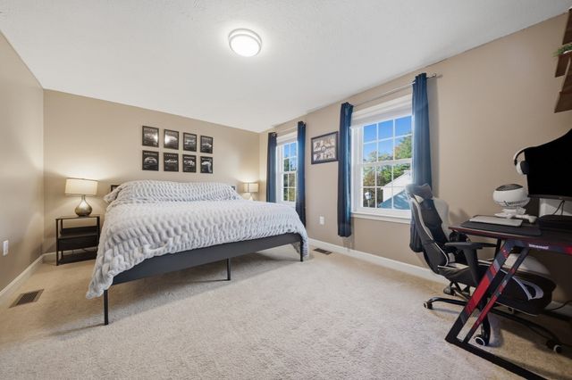 88 Stonegate Rd 88, Chelmsford, MA 01824