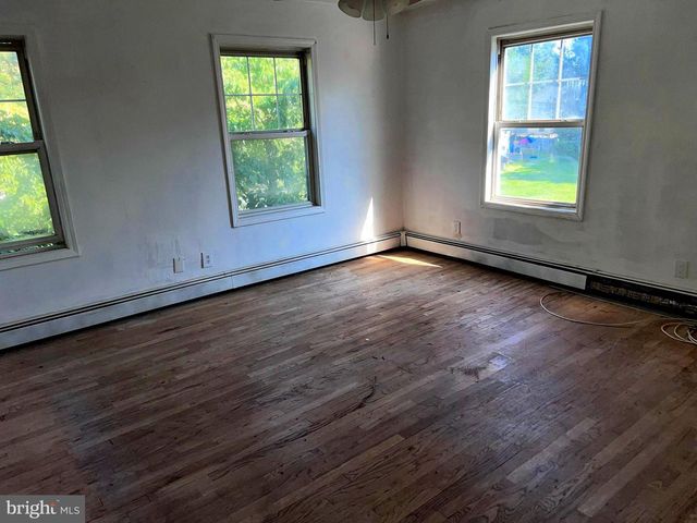 323 WILFRED AVE, Hamilton, NJ 08610