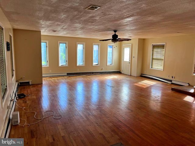 323 WILFRED AVE, Hamilton, NJ 08610