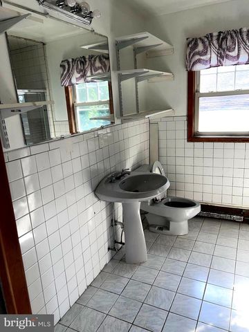 323 WILFRED AVE, Hamilton, NJ 08610