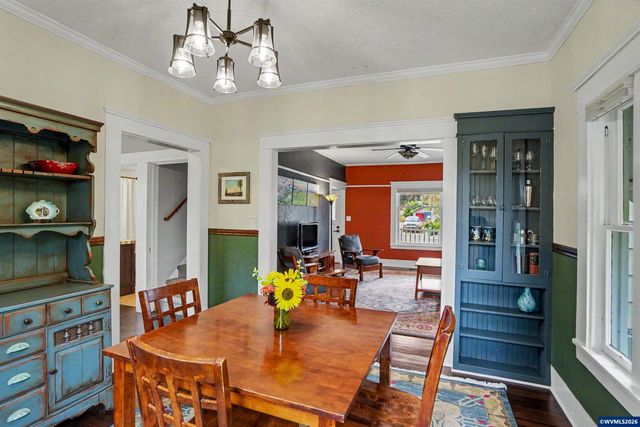 307 Adams Av, Silverton, OR 97381