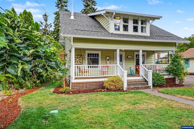 307 Adams Av, Silverton, OR 97381
