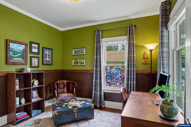 307 Adams Av, Silverton, OR 97381