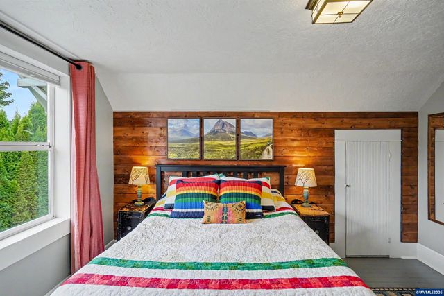 307 Adams Av, Silverton, OR 97381