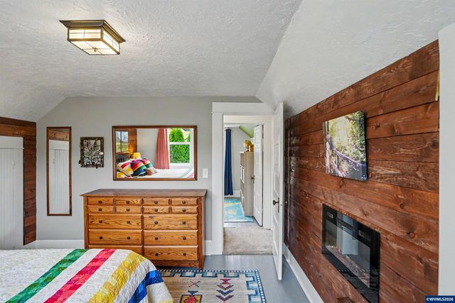 307 Adams Av, Silverton, OR 97381