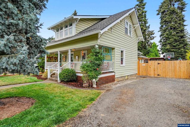 307 Adams Av, Silverton, OR 97381