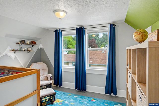 307 Adams Av, Silverton, OR 97381