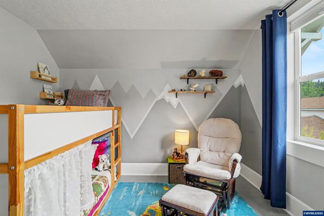 307 Adams Av, Silverton, OR 97381