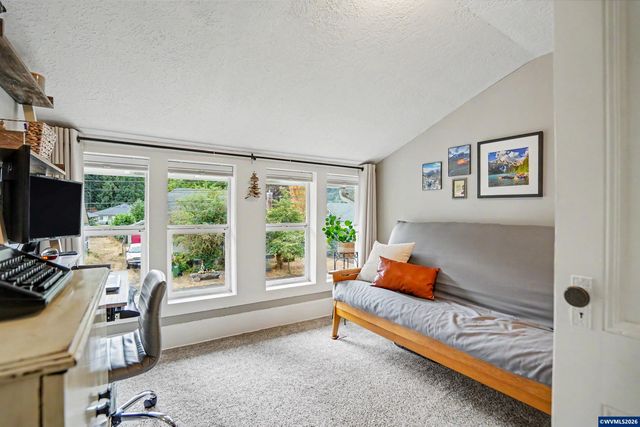 307 Adams Av, Silverton, OR 97381
