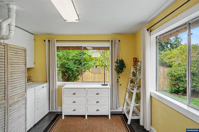 307 Adams Av, Silverton, OR 97381