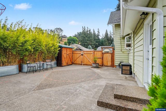 307 Adams Av, Silverton, OR 97381