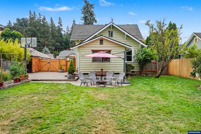 307 Adams Av, Silverton, OR 97381
