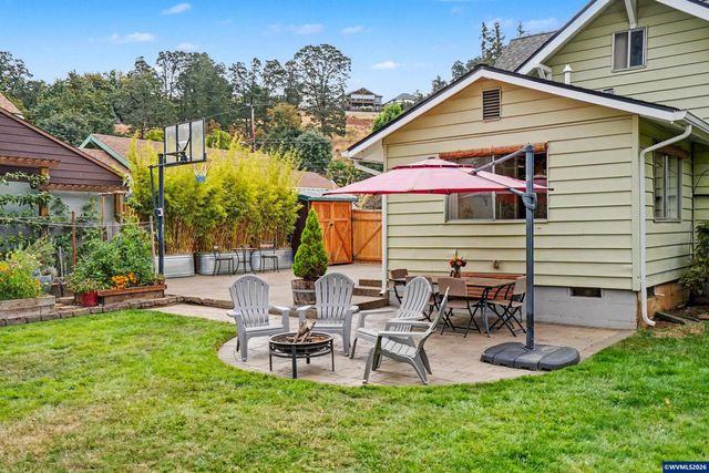 307 Adams Av, Silverton, OR 97381