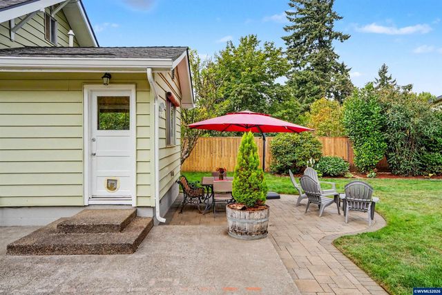 307 Adams Av, Silverton, OR 97381