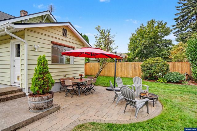 307 Adams Av, Silverton, OR 97381