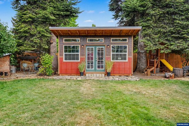307 Adams Av, Silverton, OR 97381