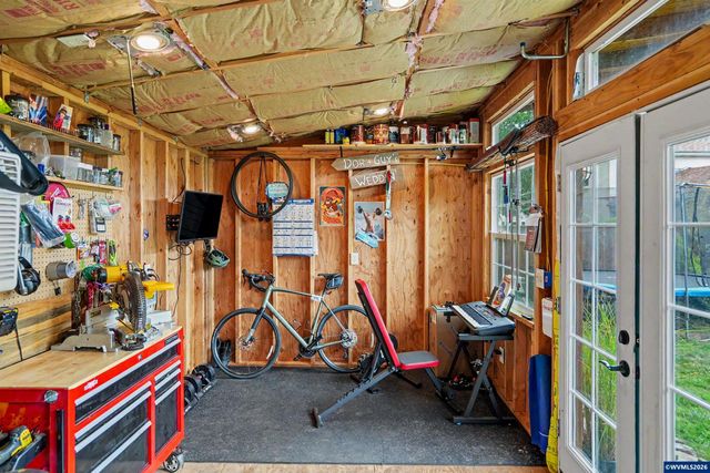 307 Adams Av, Silverton, OR 97381