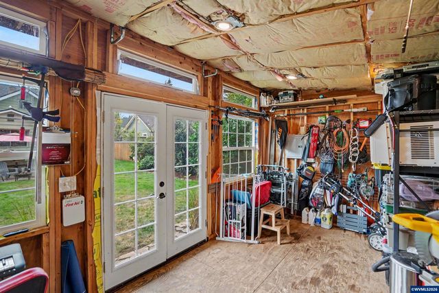 307 Adams Av, Silverton, OR 97381