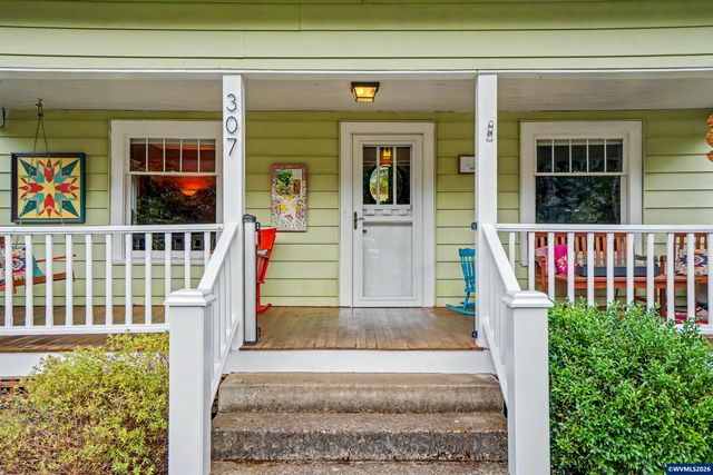 307 Adams Av, Silverton, OR 97381