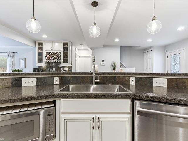 2923 Ravenglass Road, Waterford Twp, MI 48329