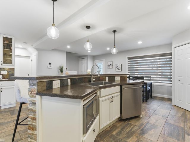 2923 Ravenglass Road, Waterford Twp, MI 48329