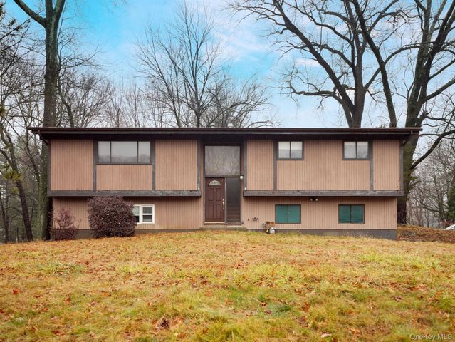 6 Pennington Way, Spring Valley, NY 10977