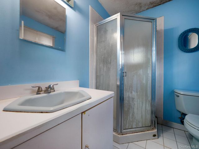 6 Pennington Way, Spring Valley, NY 10977