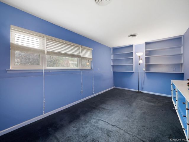 6 Pennington Way, Spring Valley, NY 10977